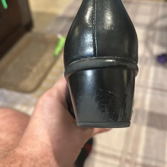 CLARKS Leather ankle boot , size 7W - Picture 14 of 14